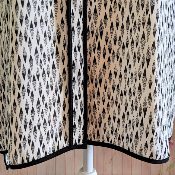 ~SOLD~ NWT Liz Claiborne Piped Blouse Size L - Picture 5 of 8